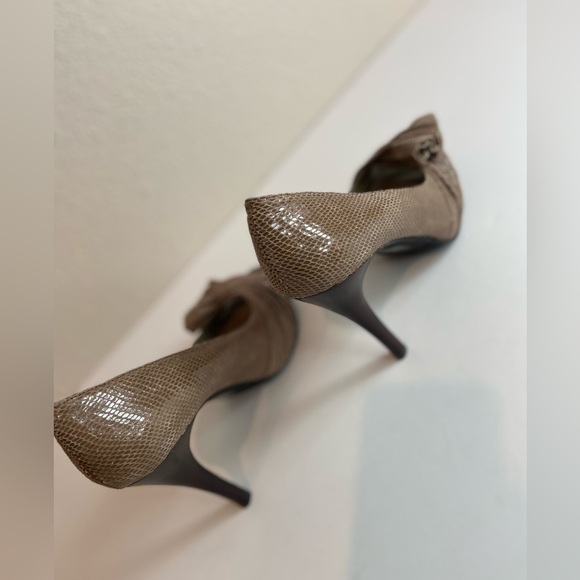 Moda Spana~Like New~Shimmery Taupe Faux Snakeskin Peep Toe Stilettos~Size 6 - Picture 13 of 14